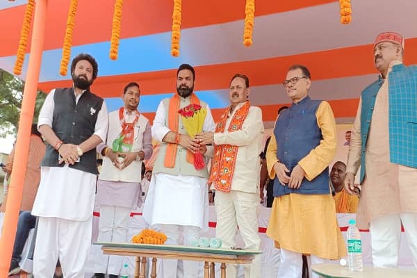 बिहार के डिप्टी सीएम सम्राट चौधरी ने हरिहरगंज में जनसभा को किया संबोधित, कहा- डबल इंजन की सरकार से झारखंड का विकास संभव