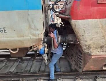 Begusarai News : रेल इंजन शंटिंग के दौरान दबने से रेलवे कर्मचारी की दर्दनाक मौत, परिजनों में मचा कोहराम