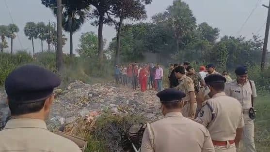 Bihar: नवादा में हैवानियत की हद पार, बदमाशों ने युवक को बोरे में बांधा फिर बाइक समेत जलाया, जांच में जुटी पुलिस