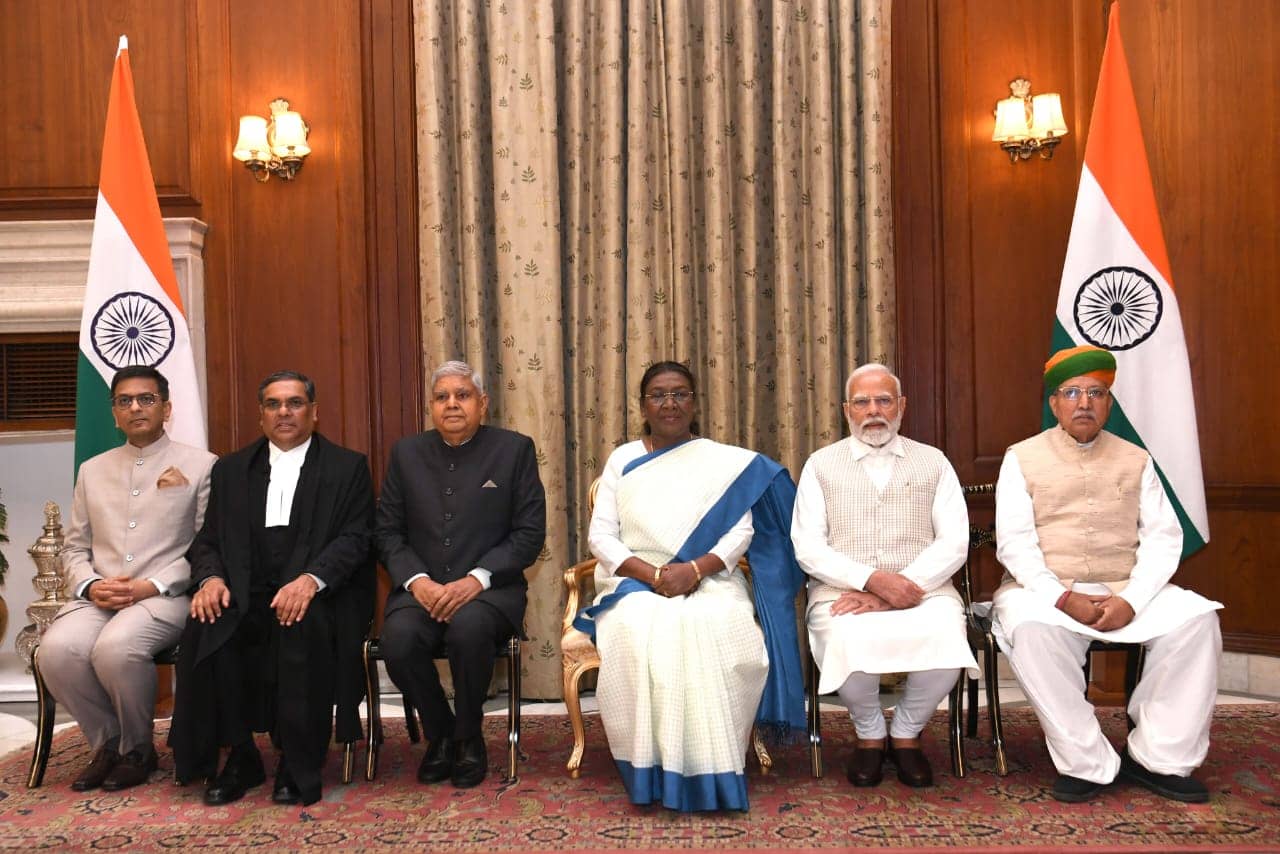 भारत के नए मुख्य न्यायाधीश बने जस्टिस संजीव खन्ना, जानिए उनके बारे में विस्तार से