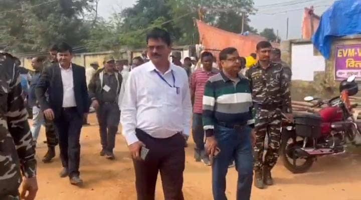 गढ़वा के दो विधान सभा सीटों पर वोटिंग कल,तैयारियों में जुटा प्रशासन, पढें डीसी ने क्या कहा