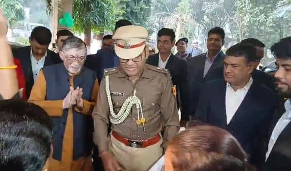 राज्यपाल संतोष गंगवार ने किया मतदान, झारखंड के लोगों से की वोट की अपील