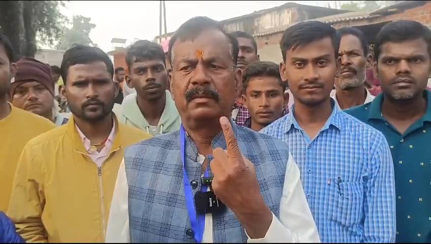 चतरा: मतदान के बाद एनडीए प्रत्याशी जनार्दन पासवान ने मंत्री सत्यानंद भोक्ता पर बोला तीखा हमला, कहा -विकास का ढिंढोरा पीटने वाले मंत्री को शर्म आना चाहिए