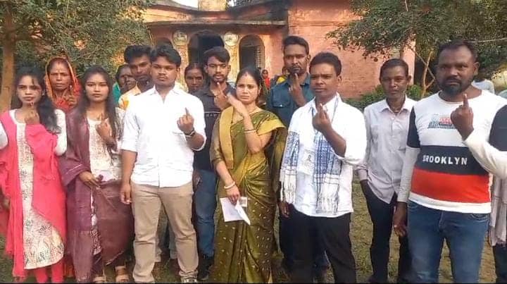 जमशेदपुर: जुगसलाई से आजसू प्रत्याशी रामचंद्र सहिश ने अपने परिवार के साथ किया मतदान,पढ़ें क्या किया दावा   