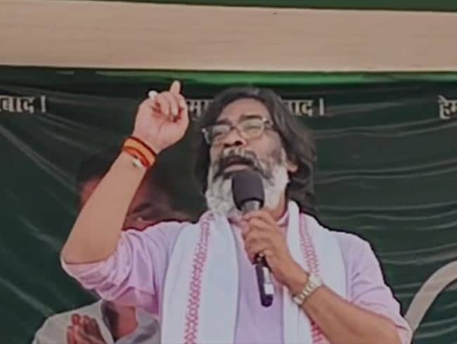 दुमका में सीएम हेमंत सोरेन ने भाजपा पर जमकर साधा निशाना, जनता से बसंत सोरेन के पक्ष में मतदान करने की अपील