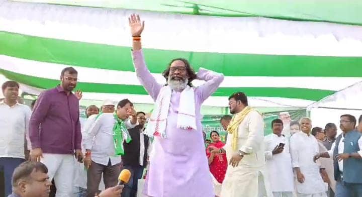 Jharkhand Election:हेमंत सोरेन ने बीजेपी नेताओं को बोला चिड़ीमार,कहा- एक साल से झारखंड में ये लोग दाना फेंक रहे हैं