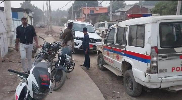 Bihar News:60 लाख के सोने के बिस्कुट के साथ दो गिरफ्तार, बड़े सफेदपोशों से तार जुड़े होने की आशंका, पढ़ें पूरा मामला