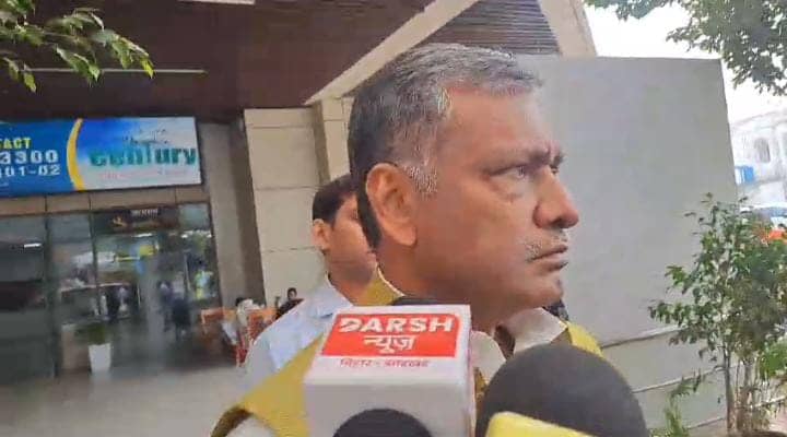 Bihar Politics:दिल्ली से पटना पहुंचे कांग्रेस प्रदेश अध्यक्ष अखिलेश प्रसाद सिंह, बीजेपी पर साधा निशाना, नीतीश कुमार पर कह दी ये बात