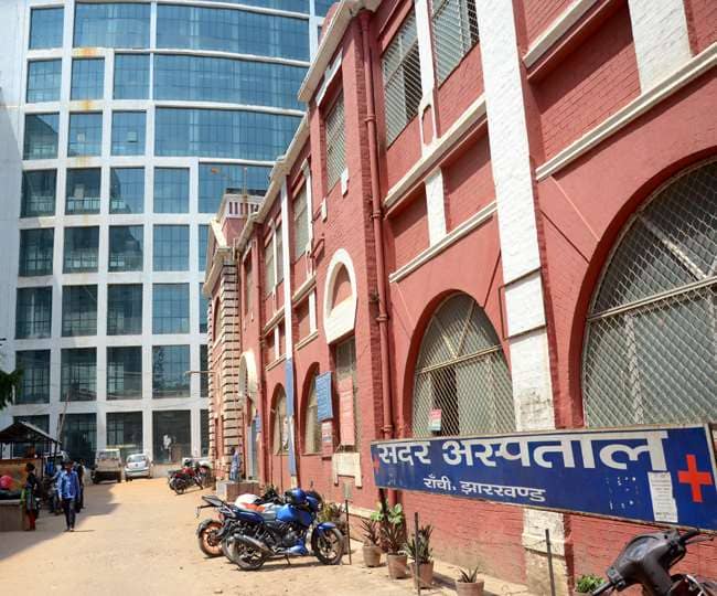कोरोना से राहत : रांची सदर अस्पताल के 480 बेडो में से 459 बेड खाली,दोपहर 3 बजे तक 9 मरीज हुए भर्ती, पढ़ें पूरी खबर