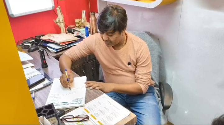 दुमका:डॉ लुईस मरांडी की जीत के पीछे इस शख्स का है बड़ा योगदान, जिसने पर्दे के पीछे रहकर किया काम, पढ़ें कौन हैं डॉ विपुल मंडल