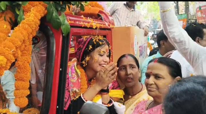 जमशेदपुर: पूर्वी सीट से नव निर्वाचित विधायक पूर्णिमा दास साहू ने निकाला आभार यात्रा, लोगों से जीत को लेकर कहा धन्यवाद