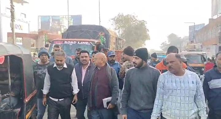 जमशेदपुर: स्वर्णरेखा नदी पुल पर जाम की समस्या को लेकर सरयू राय ने किया निरीक्षण, डीसी को समाधान निकालने का दिया निर्देश