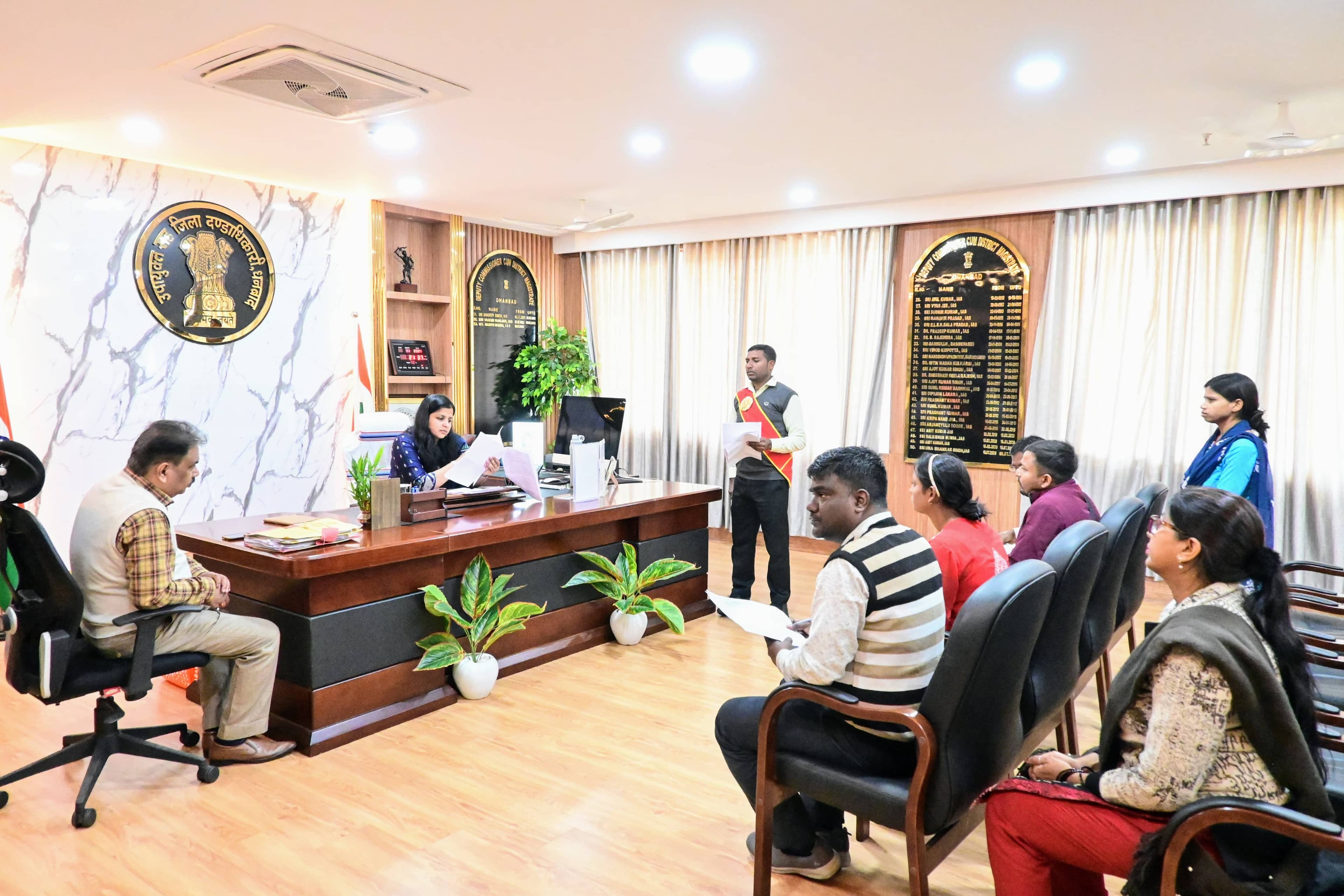 Dhanbad: किस मुखिया पर और कहां ग्रामीण महिला ने लगाया जमीन कब्जाने का आरोप,पढ़िए