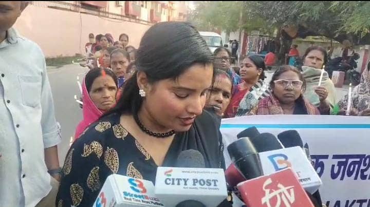 Bihar: आसरा गृह में 13 बच्चियों की मौत के मामले ने पकड़ा तूल, सरकार के खिलाफ चिराग पासवान पार्टी की महिला कार्यकर्ताओं ने किया प्रदर्शन