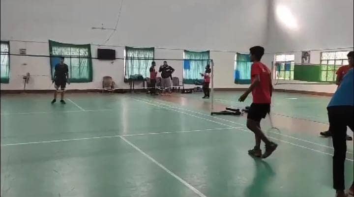 Bihar:मधेपुरा में एडीएम की दादागिरी! गलत शॉट खेलने पर बैंडमिंटन खिलाड़ी को दौड़ाकर पीटा, फिर दे डाली ये धमकी