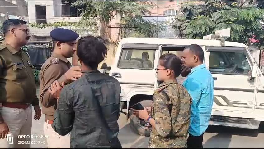 सोशल मीडिया पर यूपी के सद्दाम हुसैन को झारखंड की नाबालिग से हुआ प्यार, जब घर से लड़की को लेकर हो रहा था फरार तो जानिए फिर क्या हुआ