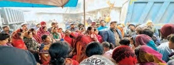 हजारीबाग के केरेडारी में ट्रैक्टर की चपेट में आने से स्कूली छात्र की मौत, आक्रोशित लोगों ने किया सड़क जाम 