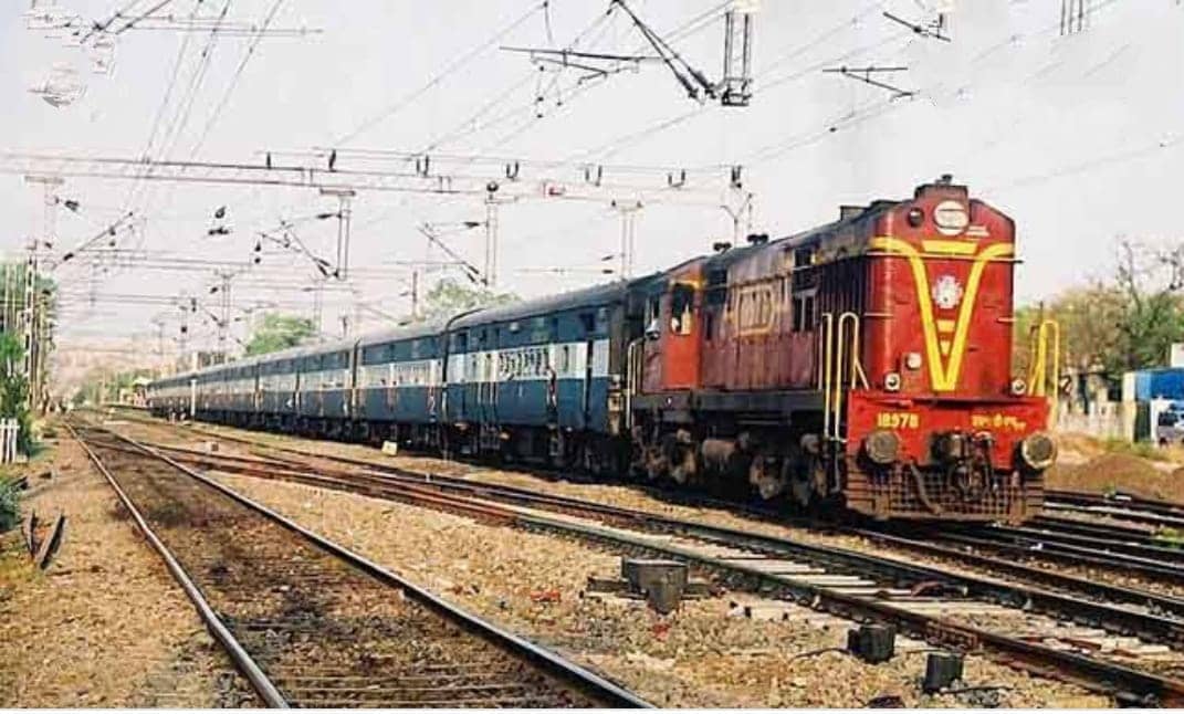 रेल यात्रियों की बढ़ी परेशानी , कोहरे के कारण 22 ट्रेने रहेंगी रद्द