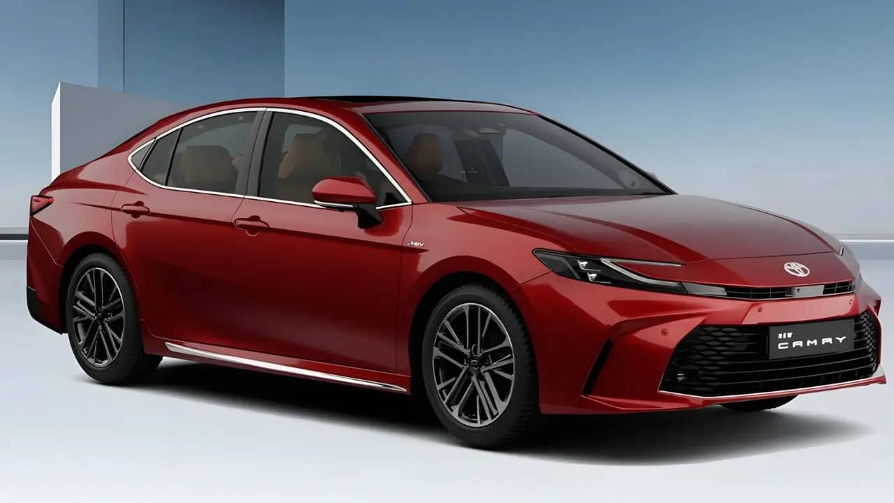 बेहतर फीचर्स और प्रीमियम डिजाइन के साथ टोयोटा ने लॉन्च की नई कैमरी फेसलिफ्ट, कीमत देख उड़ जाएंगे होश