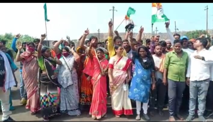 धनबाद : चौहान बंधुओं पर फायरिंग और बमबाजी की घटना को लेकर मामला दर्ज, कंपनी कर्मियों पर महिलाओं के साथ छेडखानी का आरोप