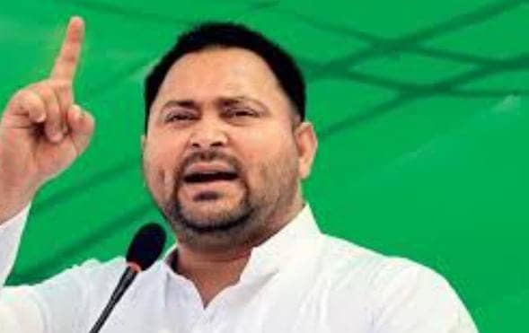 Bihar Politisc:महाराष्ट्र और झारखंड के बाद बिहार में भी शुरु हुआ महिलाओं को लुभाने का फॉर्मूला, तेजस्वी यादव ने हर महीने 2500 देने का किया ऐलान