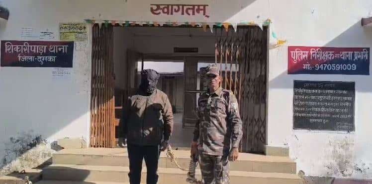 दुमका: निर्माणाधीन पावर ग्रिड से तार चोरी करते एक गिरफ्तार, कई फरार