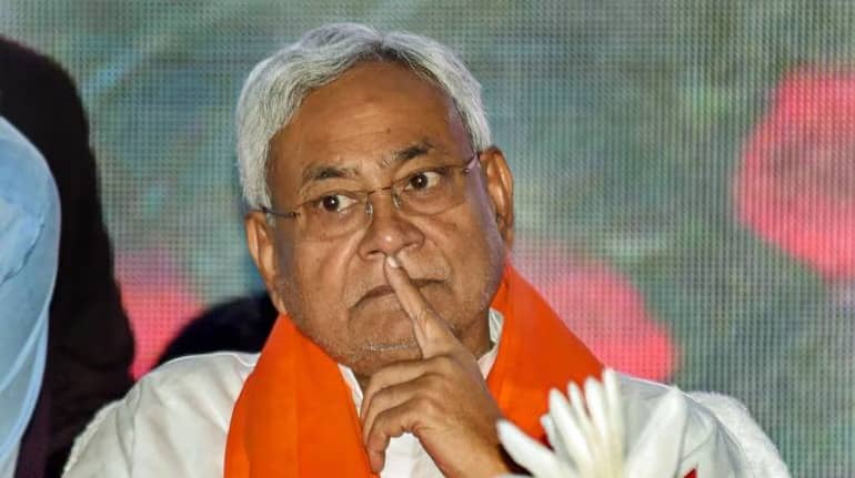 Bihar Politics: नीतीश कुमार क्यों फिर पलटने की तैयारी में! पढ़िए क्या है ताजा समीकरण