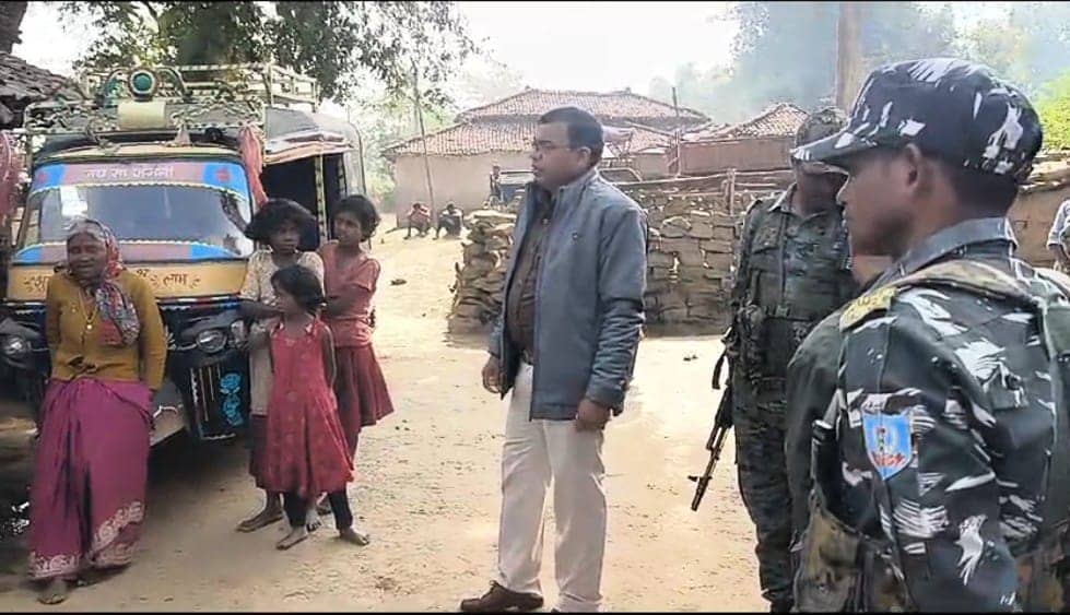 गुमला में वृद्ध को जिंदा चिता पर जलाने की घटना का अनुसंधान तेज, गांव वाले फरार