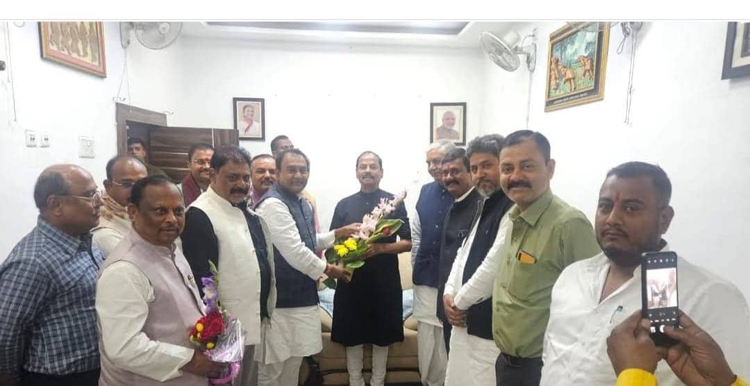 BJP POLITICS: भाजपा के छोटे -बड़े नेता और कार्यकर्ता क्यों करा रहे अपने चेहरे का रिन्युअल!