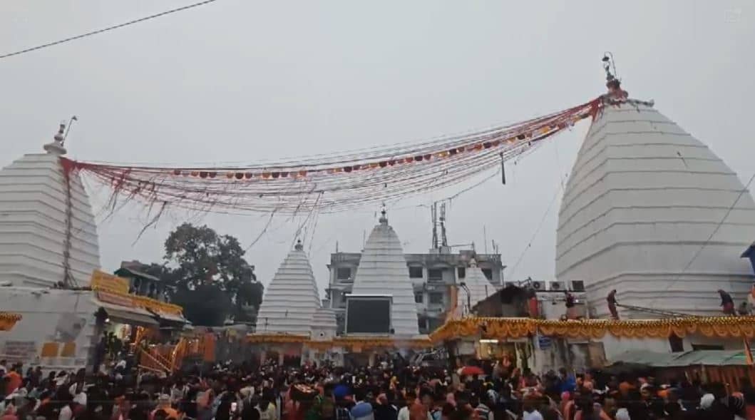 नए साल के पहले दिन पर बाबा मंदिर में श्रावणी माह जैसा नज़ारा, सुरक्षित और सुलभ जलाभिषेक की मुकम्मल व्यवस्था