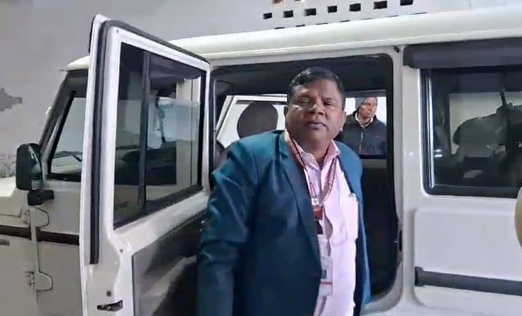 CO साहब जमीन मापी के लिए ले रहे थे घूस, गिरफ़्तारी के बाद छापेमारी में मिले 11 लाख रुपये