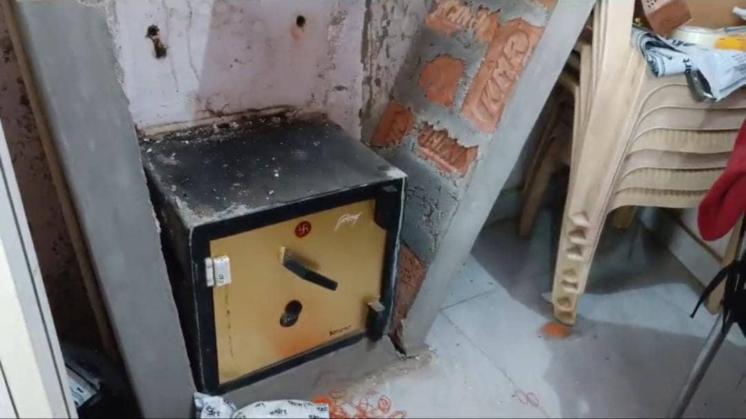 दुमका: ई कॉमर्स एजेंसी इंस्टाकार्ट के कार्यालय से 2.38 लाख रुपए की चोरी, जांच में जुटी पुलिस