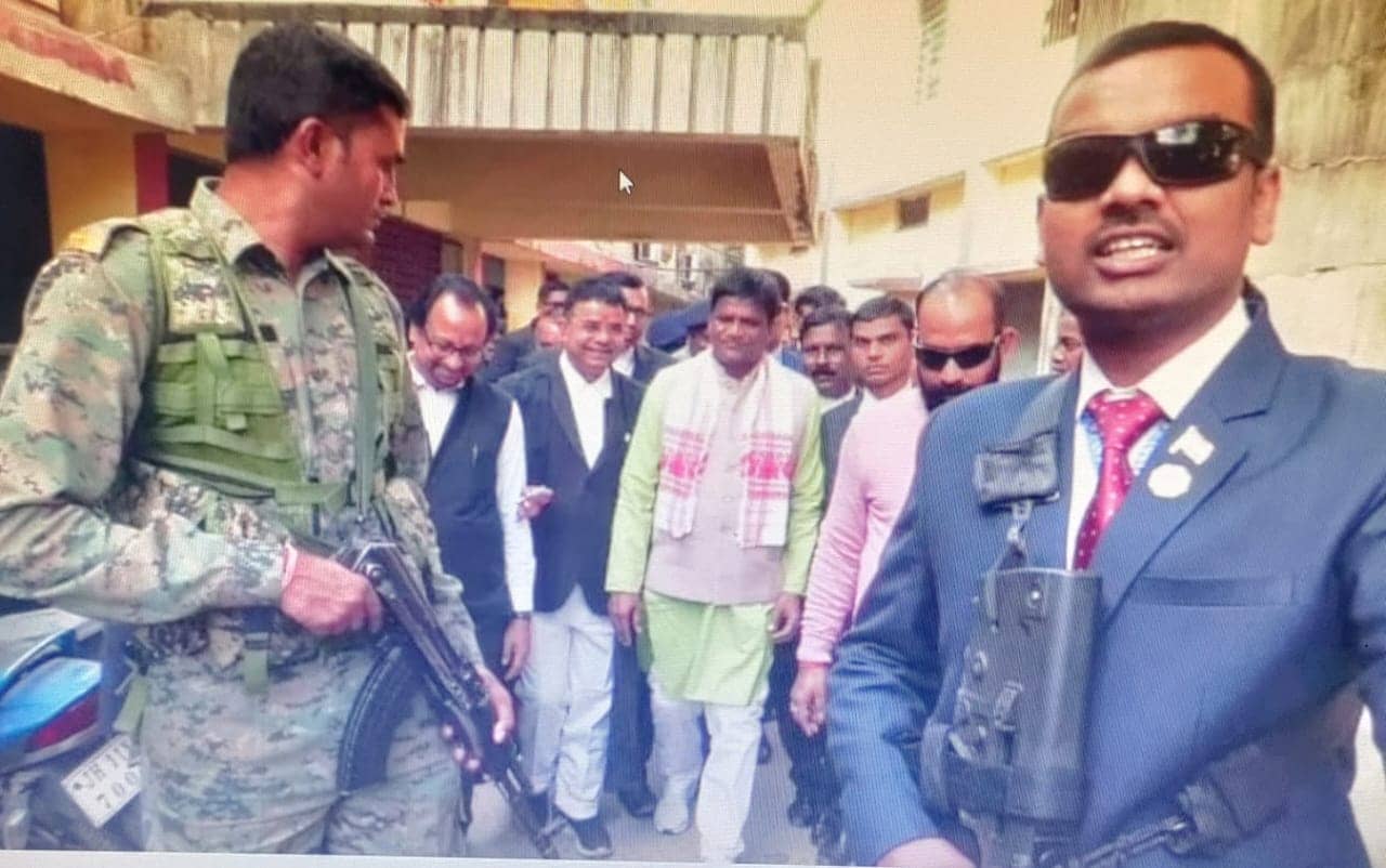 Dhanbad: सांसद ढुल्लू महतो और उनके विधायक भाई को एमपी-एमएलए की विशेष अदालत ने किस मामले में किया बरी, पढ़िए 