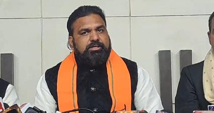 बिहारियों पर अरविंद केजरीवाल के बयान पर सियासत गर्म,गिरिराज सिंह के बाद डिप्टी सीएम ने बोला हमला, पढ़ें क्या कहा