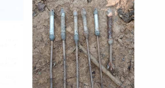 चाईबासा के जंगल से सुरक्षाबलों ने तीर से लैस आधा दर्जन IED किया बरामद