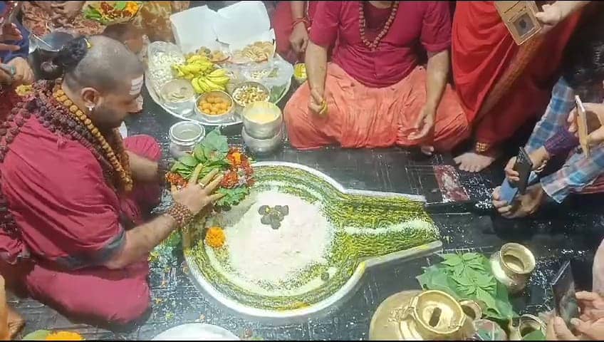 मकर संक्रांति 2025: आज से एक माह तक बाबा बैद्यनाथ पर नई फसल से तैयार चूड़ा का लगेगा भोग, तिल चढ़ाने की भी है परंपरा 