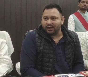 Bihar Politisc: प्रगति यात्रा पर पानी की तरह पैसा बहा रहे है नीतीश कुमार! तेजस्वी यादव का सीएम पर जोरदार हमला, पढ़ें और क्या कहा