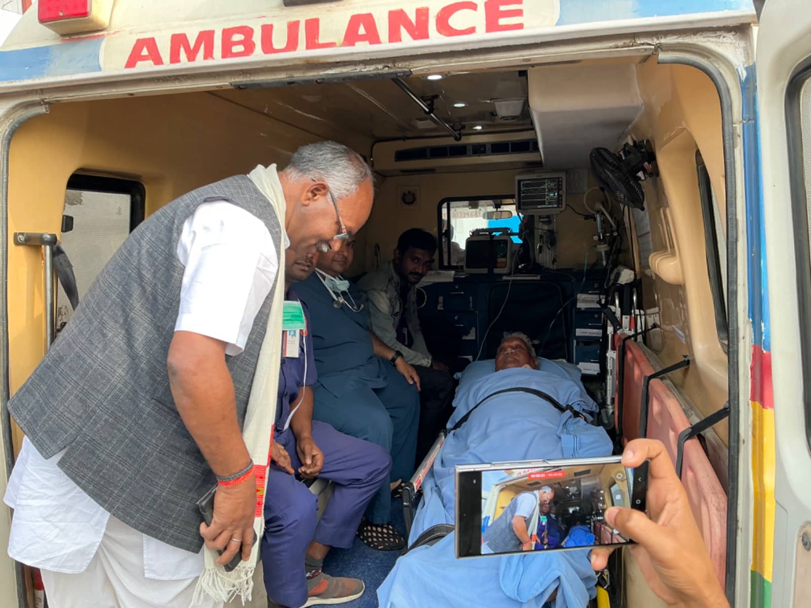 वरिष्ठ भाजपा नेता कड़िया मुंडा को एयर एंबुलेंस से दिल्ली भेजा गया, बेहतर इलाज के लिए एम्स शिफ्ट