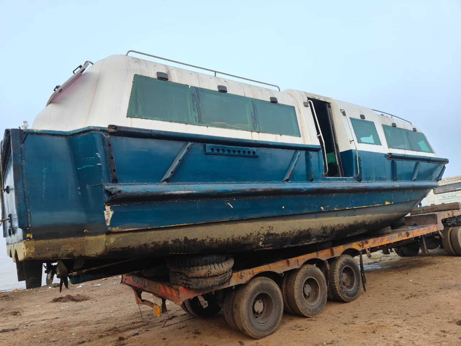 कुंभ भेजने की बात कह क्रूज को पतरातु डैम से निकाला, ट्रेलर पर लाद कर छोड़ दिया, सैलानियों में दिखी निराशा