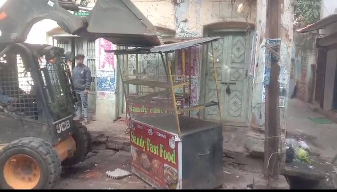 देवघर: अतिक्रमण के खिलाफ सख्त हुआ नगर निगम,अब सड़क किनारे दुकान लगाने पर इस एक्ट के तहत होगी कार्रवाई 