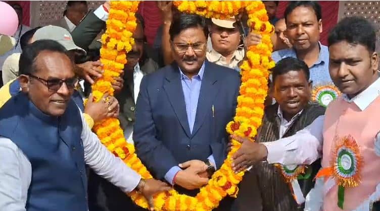 ECL के सीएमडी ने किया चितरा कोलियरी का निरीक्षण,कहा- प्लान के मुताबिक नहीं हो रहा काम, हॉकी टूर्नामेंट का किया उद्घाटन