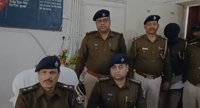 कैमूर में एक ट्रक से 54 लाख की अवैध शराब बरामद, दो गिरफ्तार