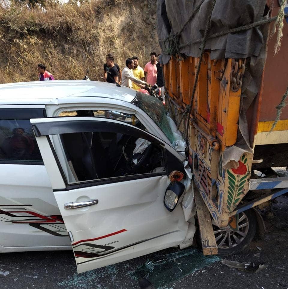 Breaking: रामगढ़ में भीषण सड़क दुर्घटना, रोड किनारे खड़े ट्रक में कार ने मारी ट्रक, तीन की मौत, चार घायल