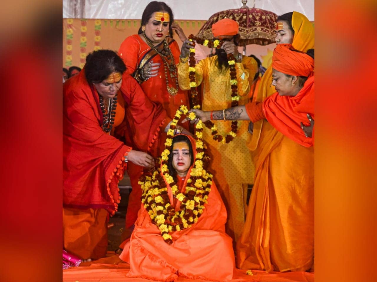 90 के दशक की चर्चित बॉलीवुड एक्ट्रेस ममता कुलकर्णी क्यों बनी सन्यासी, किन्नर समाज ने दिया महामंडलेश्वर की उपाधि