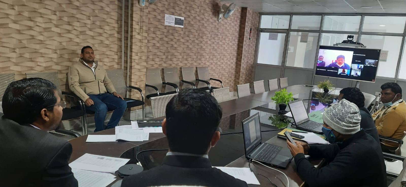 हर हाल में 25 जनवरी तक शतप्रतिशत टीकाकरण करना सुनिश्चित करें : उपायुक्त