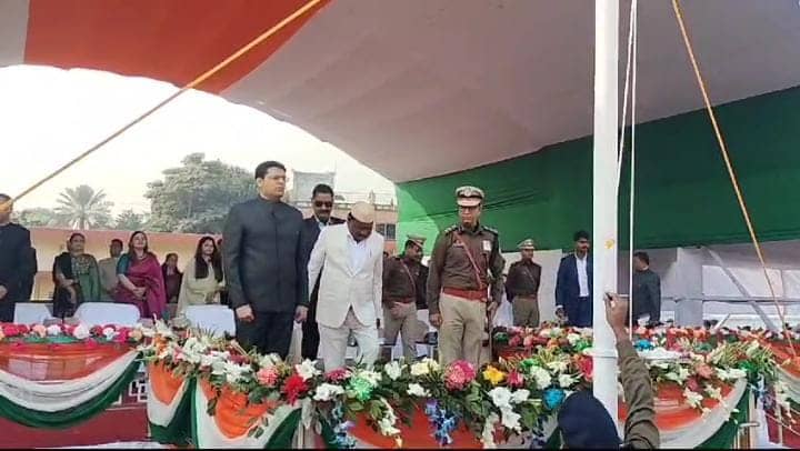 जमशेदपुर: बिष्टुपुर के गोपाल मैदान में शिक्षा मंत्री रास दास सोरेन ने फहराया तिरंगा, पढ़ें क्या कहा