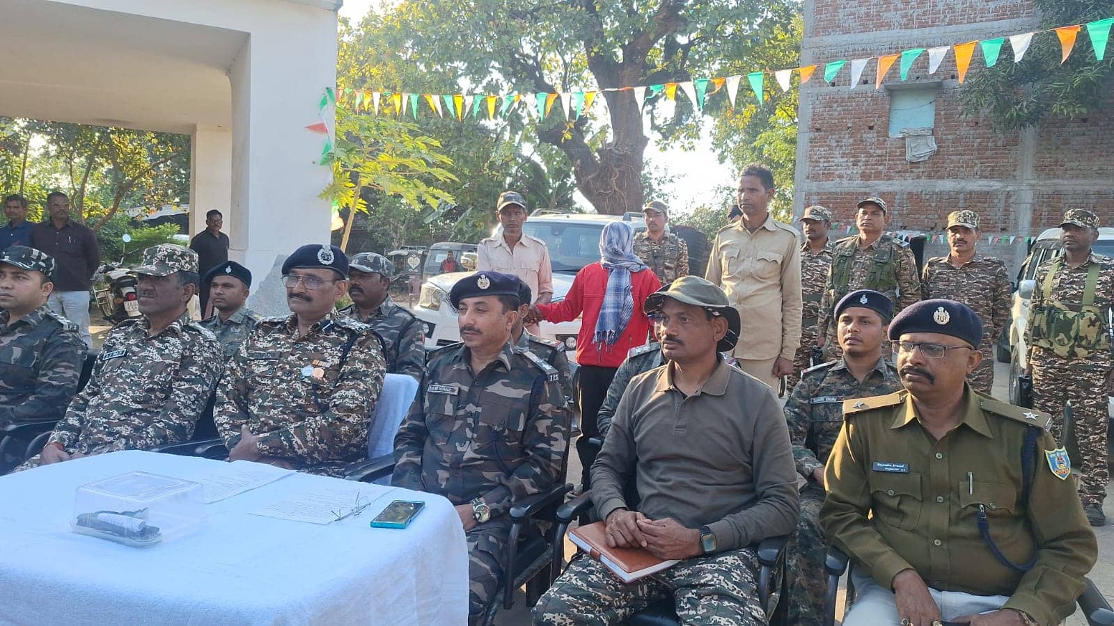 गिरिडीह: नक्लसियों के खिलाफ गिरिडीह पुलिस की बड़ी कार्रवाई, एक महिला और एक पुरूष नक्सली को किया गिरफ्तार, पिस्टल भी बरामद