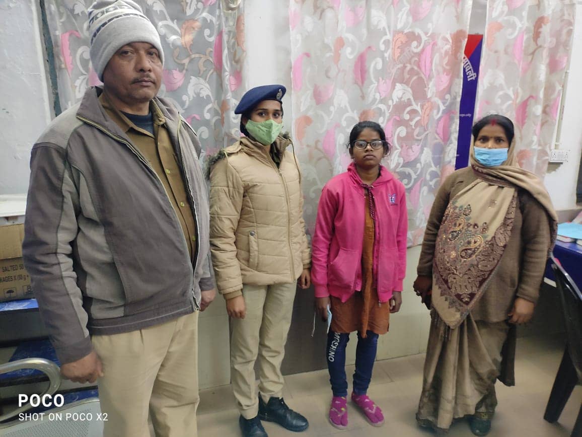 उड़ीसा से कोलकाता जा रही बच्ची भटक कर पहुंची कोडरमा, आरपीएफ ने चाइल्ड लाइन को सौंपा