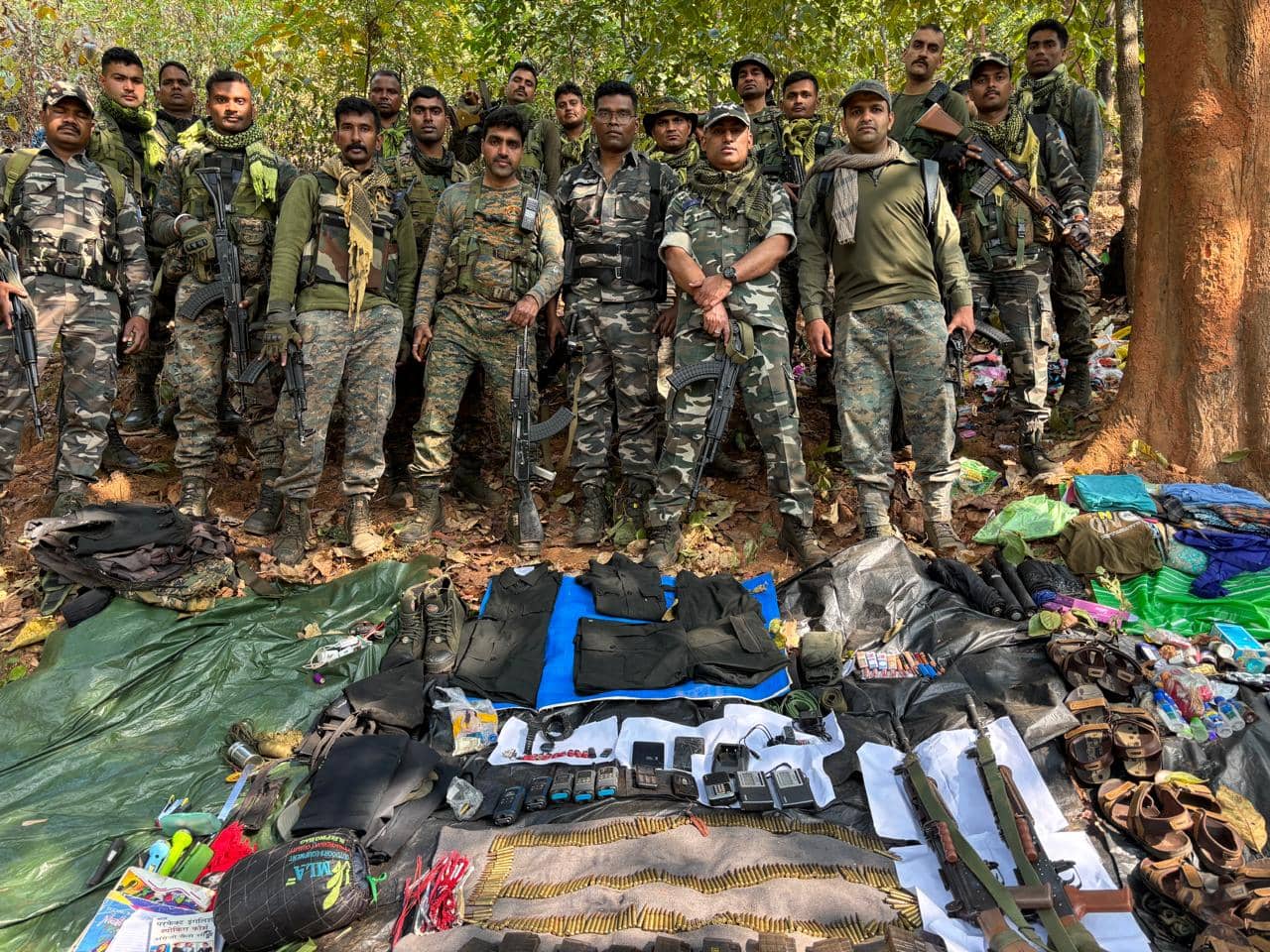 चाईबासा मुठभेड़: जानिए आमने- सामने की लड़ाई में सुरक्षाबलों ने कैसे दो नक्सलियों को मार गिराया? DGP भी पहुंचे सारंडा जंगल