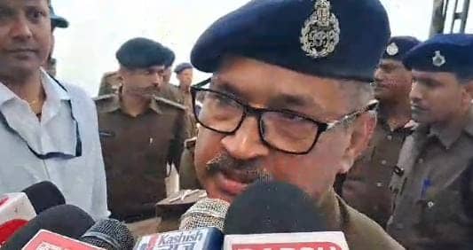 Bihar News:महाकुंभ हादसे के बाद बिहार बॉर्डर पर लगी गाड़ियो की कतार, यूपी डीजीपी बोले-फर्जी तरीके से पुलिस और प्रेस लिखने वालों पर होगी कार्रवाई